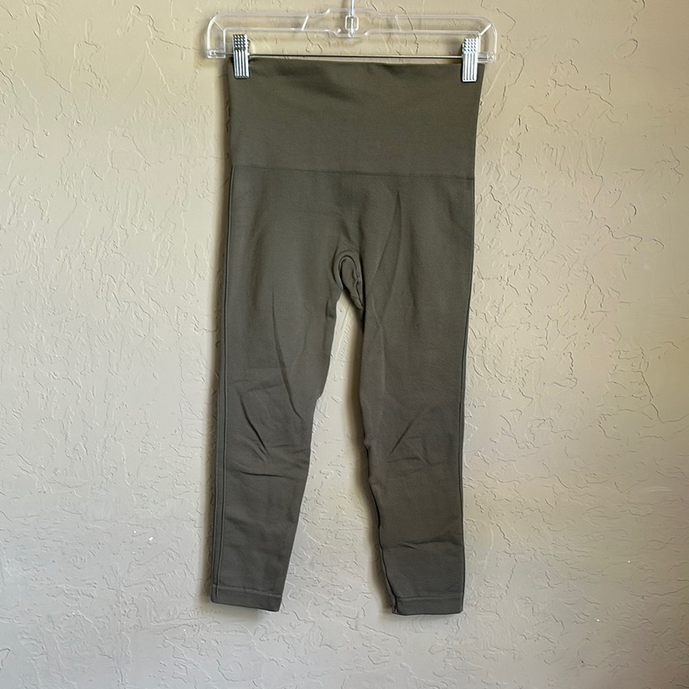 Spanx size small‎ green compression undergarment capris leggings